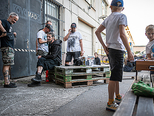 Na KILL YOUR DREAMS! pracujeme podle chuti, nápadů, jak přijde nějaká inspirace... po nocích jako upíři.