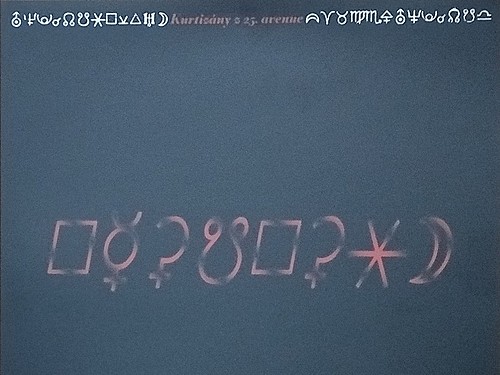 KURTIZÁNY Z 25. AVENUE – Ubiquity