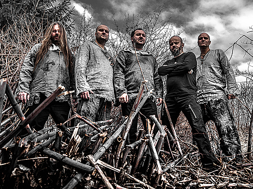 RAMCHAT – Úmyselne texty píšem tak, aby si člověk uvedomil súvislosti s dnešnou dobou, že máme x-krát viac ako naši predkovia, no napriek tomu sme čoraz viac nespokojnejší, arogantnejší, hráme sa na bohov voči zemi, prírode, iným ľuďom...