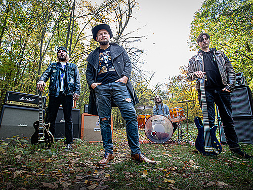 PHIL MAY GREY – U desky „Whispers“ jsem seděl uprostřed studia plnýho svíček, múza si za mnou přisedla sama a začala opravdu o dost hlubší konverzace než na předchozích albech.