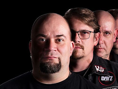 KRKONOŠSKÉ MATKY – Plány nebyly vůbec žádné, jen zahrát si pro prdel v garáži a k tomu pivo.