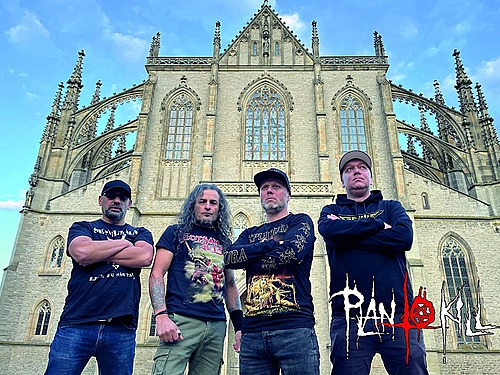PLÁN TO KILL – „Infernales“ nás určitě posunulo dál – chtěli jsme trochu zrychlit a měli jsme více času pohrát si s určitými aranžemi.